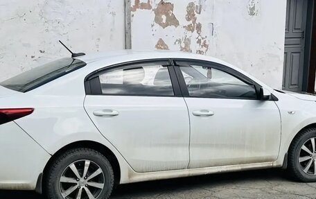 KIA Rio IV, 2018 год, 1 600 000 рублей, 2 фотография