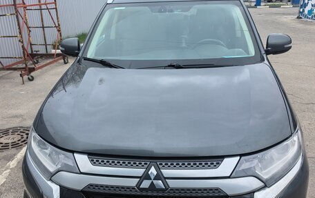 Mitsubishi Outlander III рестайлинг 3, 2019 год, 1 850 000 рублей, 1 фотография