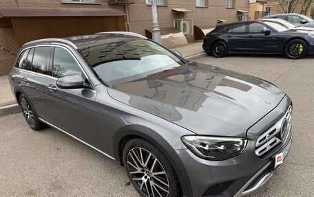 Mercedes-Benz E-Класс, 2021 год, 7 000 000 рублей, 3 фотография