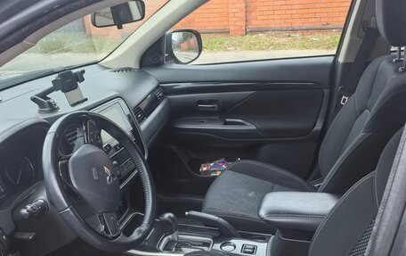 Mitsubishi Outlander III рестайлинг 3, 2019 год, 1 850 000 рублей, 6 фотография