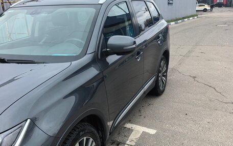 Mitsubishi Outlander III рестайлинг 3, 2019 год, 1 850 000 рублей, 3 фотография