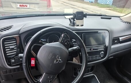 Mitsubishi Outlander III рестайлинг 3, 2019 год, 1 850 000 рублей, 5 фотография