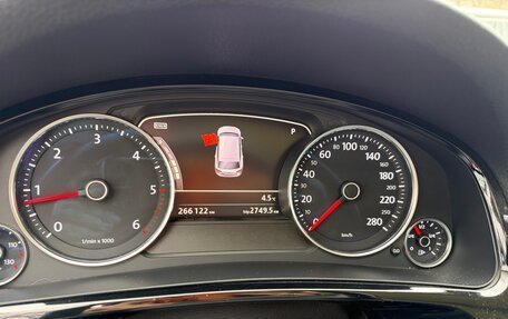 Volkswagen Touareg III, 2015 год, 2 850 000 рублей, 22 фотография