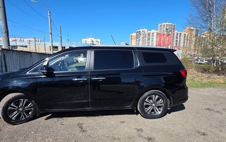 KIA Carnival III, 2018 год, 2 599 999 рублей, 5 фотография