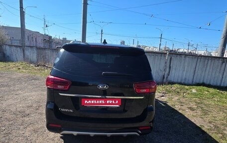KIA Carnival III, 2018 год, 2 599 999 рублей, 2 фотография