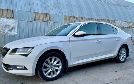 Skoda Superb III рестайлинг, 2016 год, 1 800 000 рублей, 3 фотография