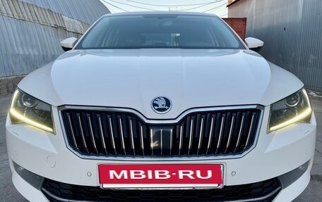 Skoda Superb III рестайлинг, 2016 год, 1 800 000 рублей, 2 фотография