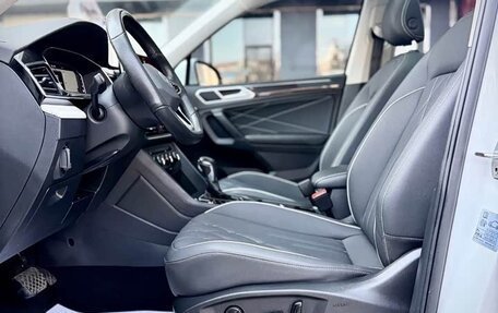 Volkswagen Tiguan II, 2022 год, 2 550 000 рублей, 9 фотография