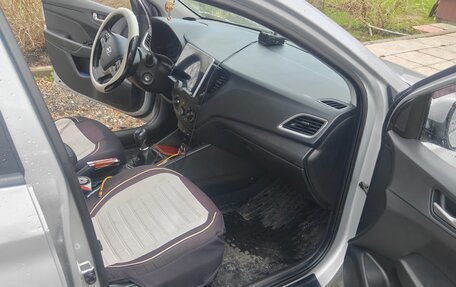 Hyundai Solaris II рестайлинг, 2018 год, 950 000 рублей, 8 фотография