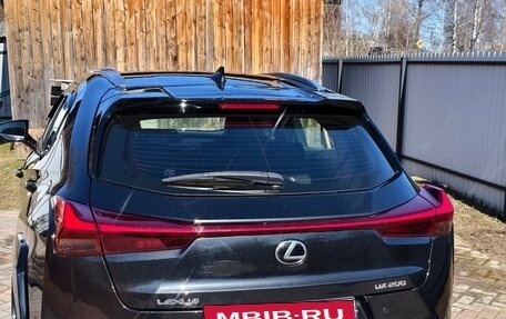 Lexus UX I, 2019 год, 3 000 000 рублей, 4 фотография