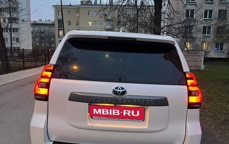 Toyota Land Cruiser Prado 150 рестайлинг 2, 2018 год, 4 160 000 рублей, 26 фотография