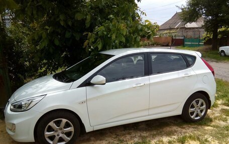 Hyundai Solaris II рестайлинг, 2013 год, 1 050 000 рублей, 3 фотография