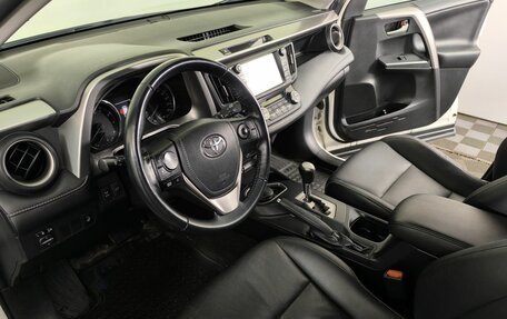 Toyota RAV4, 2017 год, 2 680 000 рублей, 7 фотография