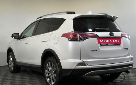 Toyota RAV4, 2017 год, 2 680 000 рублей, 6 фотография