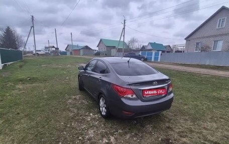 Hyundai Solaris II рестайлинг, 2011 год, 700 000 рублей, 1 фотография