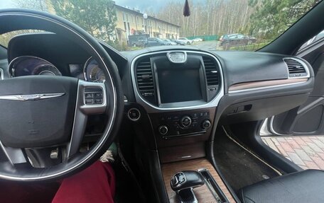 Chrysler 300C II, 2012 год, 1 800 000 рублей, 11 фотография