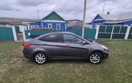 Hyundai Solaris II рестайлинг, 2011 год, 700 000 рублей, 7 фотография