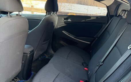 Hyundai Solaris II рестайлинг, 2011 год, 700 000 рублей, 15 фотография