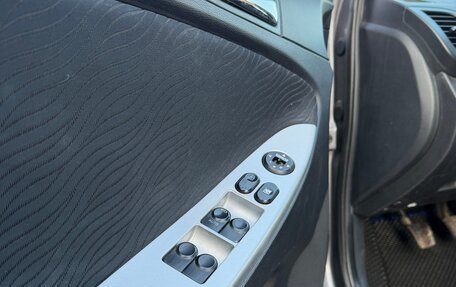 Hyundai Solaris II рестайлинг, 2011 год, 700 000 рублей, 10 фотография