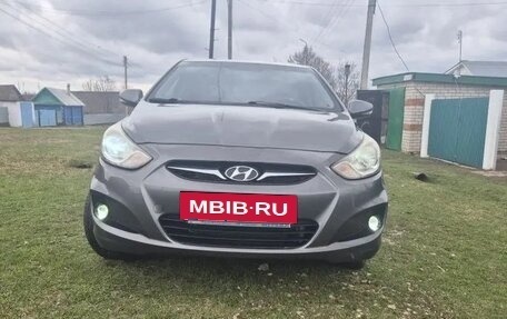Hyundai Solaris II рестайлинг, 2011 год, 700 000 рублей, 8 фотография
