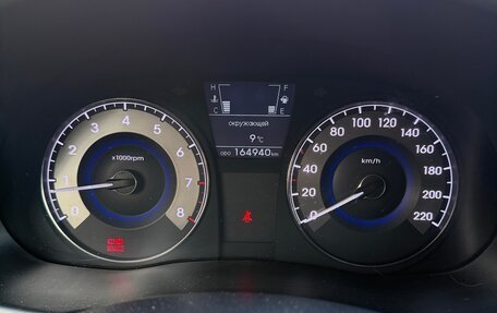 Hyundai Solaris II рестайлинг, 2011 год, 700 000 рублей, 18 фотография