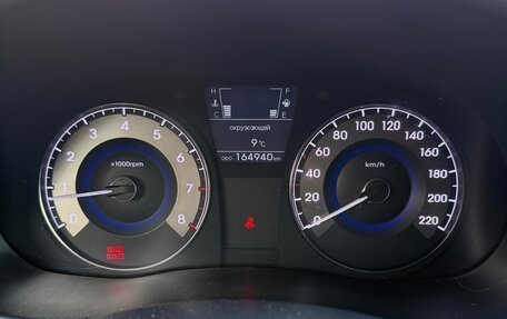 Hyundai Solaris II рестайлинг, 2011 год, 700 000 рублей, 17 фотография