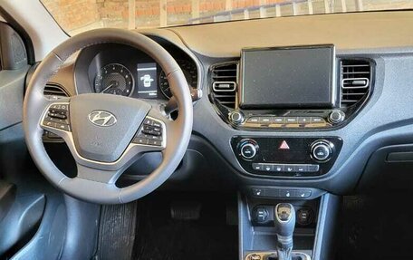 Hyundai Solaris II рестайлинг, 2022 год, 1 920 000 рублей, 5 фотография