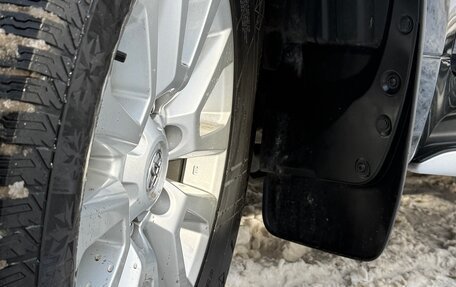 Toyota Land Cruiser Prado 150 рестайлинг 2, 2014 год, 4 200 000 рублей, 21 фотография