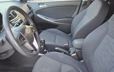 Hyundai Solaris II рестайлинг, 2015 год, 820 000 рублей, 10 фотография