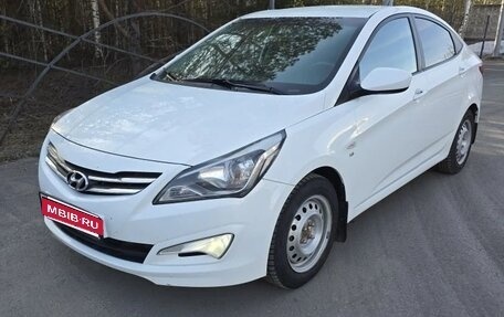 Hyundai Solaris II рестайлинг, 2015 год, 820 000 рублей, 3 фотография