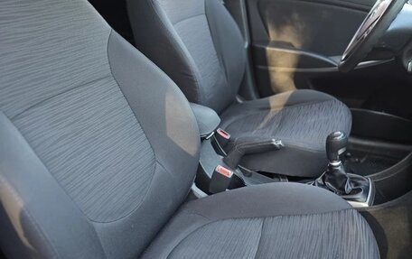 Hyundai Solaris II рестайлинг, 2015 год, 820 000 рублей, 12 фотография