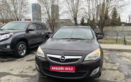 Opel Astra J, 2012 год, 700 000 рублей, 1 фотография
