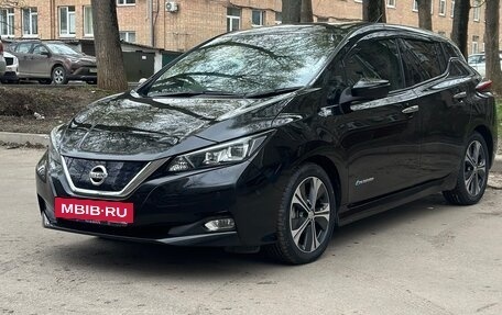Nissan Leaf II, 2018 год, 1 390 000 рублей, 2 фотография