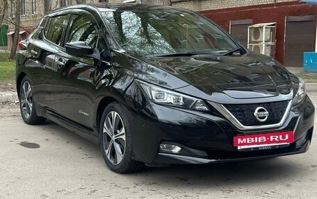 Nissan Leaf II, 2018 год, 1 390 000 рублей, 3 фотография