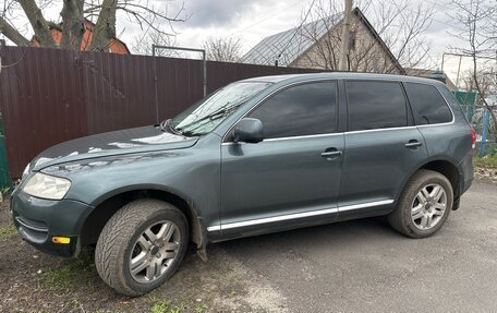 Volkswagen Touareg III, 2004 год, 870 000 рублей, 2 фотография