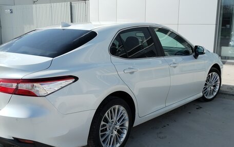 Toyota Camry, 2018 год, 2 300 000 рублей, 6 фотография