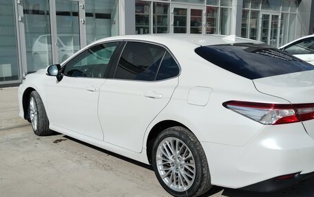 Toyota Camry, 2018 год, 2 300 000 рублей, 8 фотография