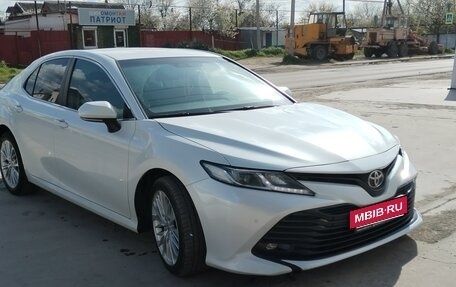 Toyota Camry, 2018 год, 2 300 000 рублей, 4 фотография