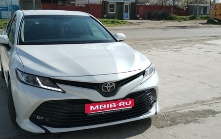 Toyota Camry, 2018 год, 2 300 000 рублей, 2 фотография