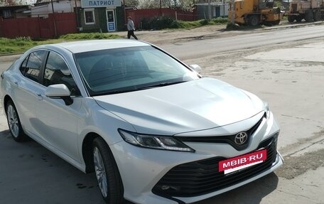 Toyota Camry, 2018 год, 2 300 000 рублей, 10 фотография