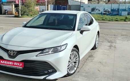 Toyota Camry, 2018 год, 2 300 000 рублей, 11 фотография