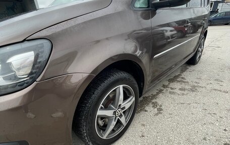 Volkswagen Touran III, 2012 год, 999 999 рублей, 2 фотография