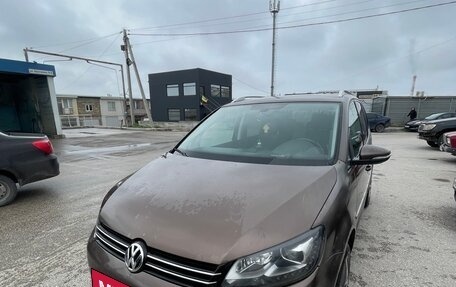 Volkswagen Touran III, 2012 год, 999 999 рублей, 3 фотография