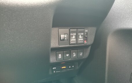 Honda Freed II, 2017 год, 1 700 000 рублей, 13 фотография