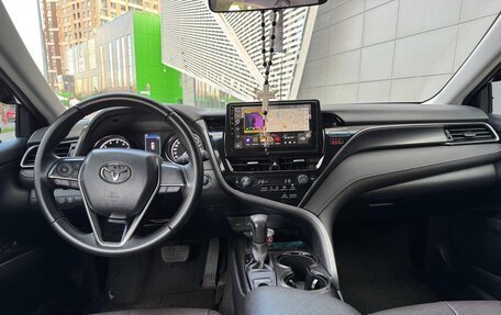 Toyota Camry, 2021 год, 2 500 000 рублей, 4 фотография