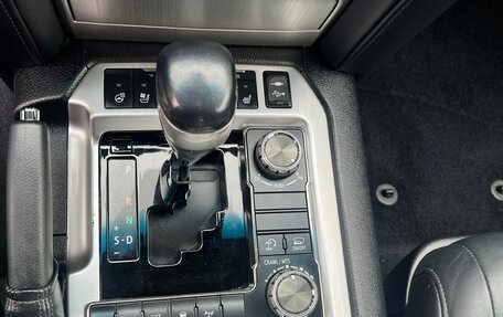 Toyota Land Cruiser 200, 2016 год, 5 990 000 рублей, 21 фотография