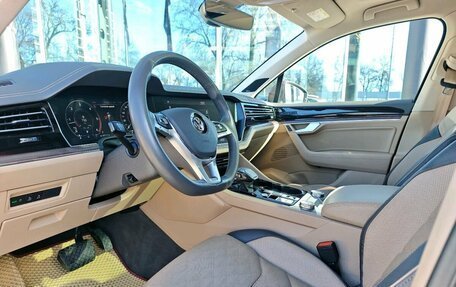 Volkswagen Touareg III, 2019 год, 4 490 000 рублей, 9 фотография