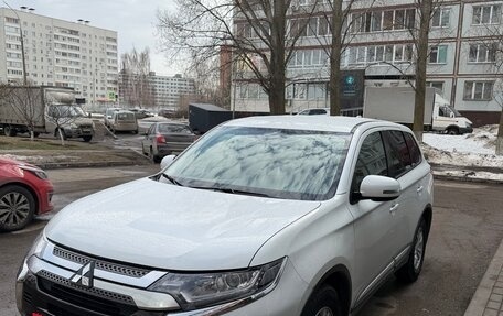 Mitsubishi Outlander III рестайлинг 3, 2019 год, 2 100 000 рублей, 1 фотография