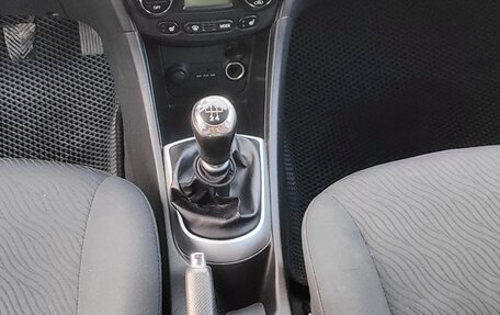 Hyundai Solaris II рестайлинг, 2011 год, 550 000 рублей, 16 фотография