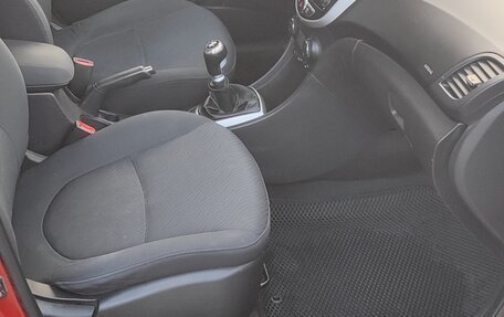 Hyundai Solaris II рестайлинг, 2011 год, 550 000 рублей, 17 фотография